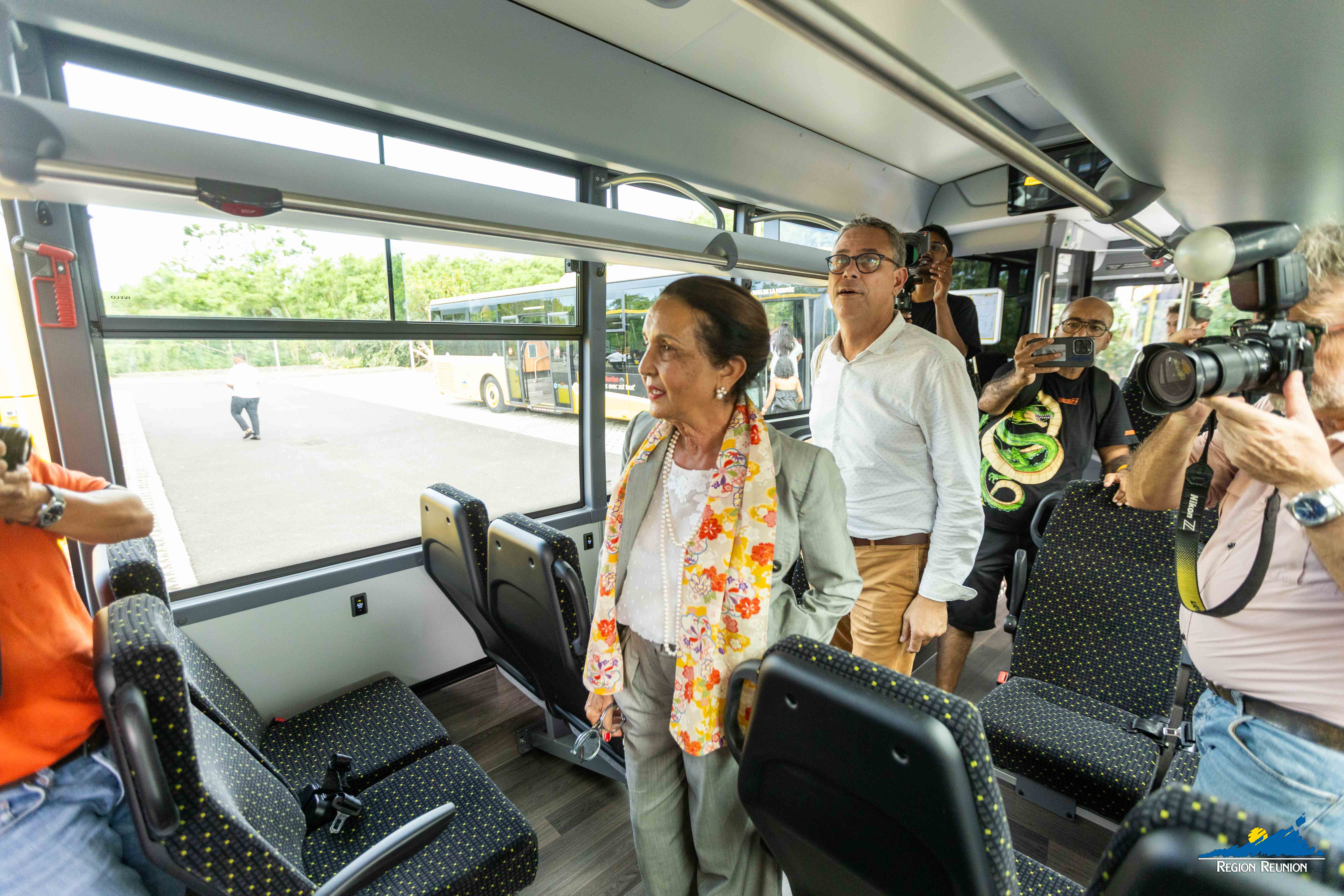Nouveau bus Car Jaune