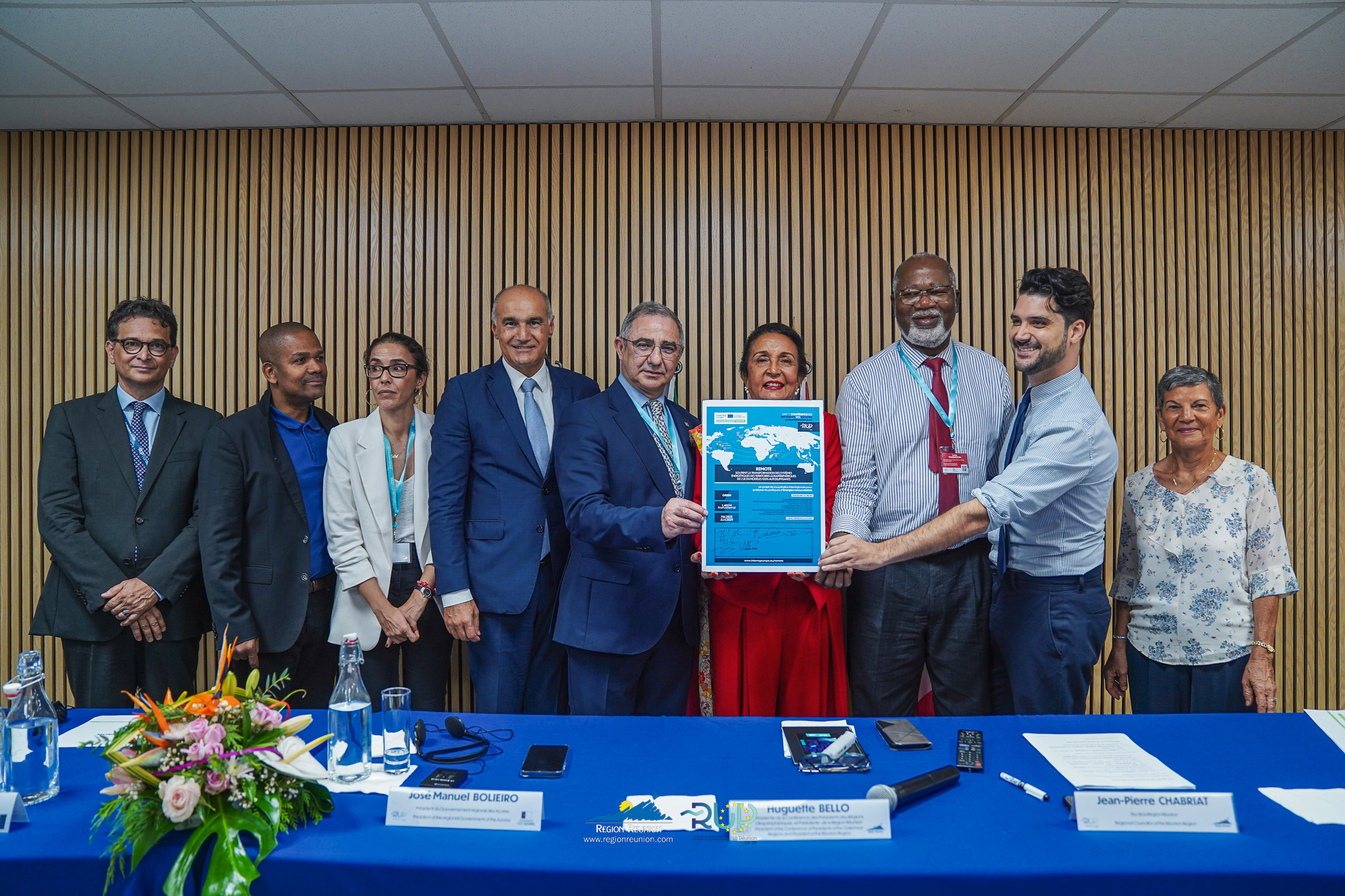 Signature du poster REMOTE par les Présidents des RUP et leurs représentants – Le Port (Réunion)